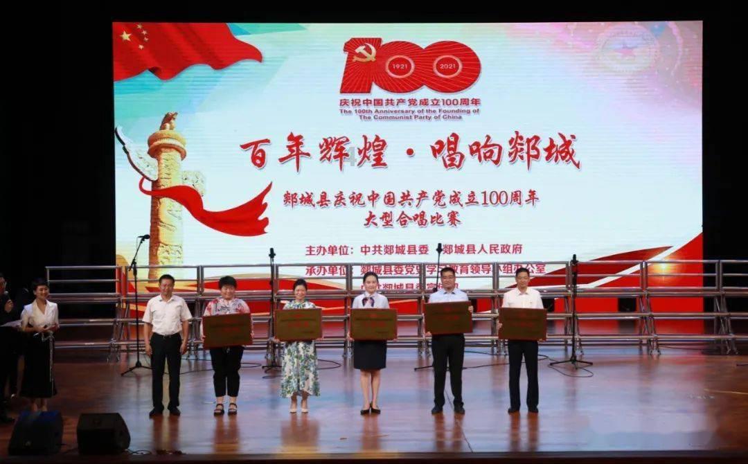探索世界,问答平台女儿上高三了,在家整天玩手机不写作业,我是她爸爸我该怎么教育她?